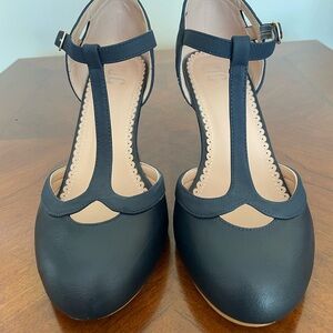 Journee Collection Navy T-Strap Heels
